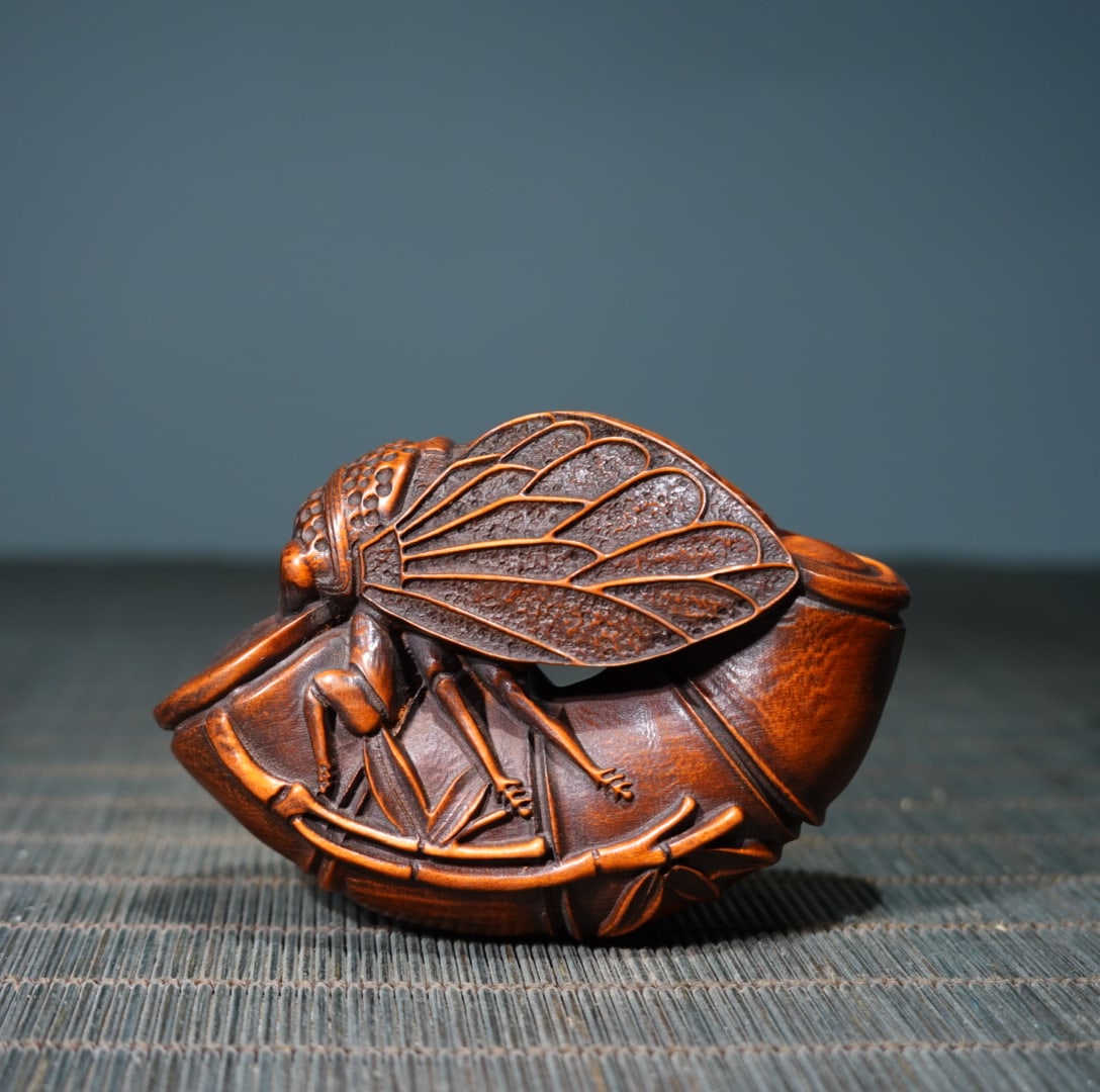 Old Boxwood Wood Bamboo & Cicada Pendant: Title: Old Boxwood Wood Bamboo & Cicada Pendant Origin: Chinese Date/Period: After1900 Materials: Boxwood Wood Dimensions: 70x50x25(mm) 2.76x1.97x0.98(inches) Weight 0.10 lbs/45g Reserve: $60.00