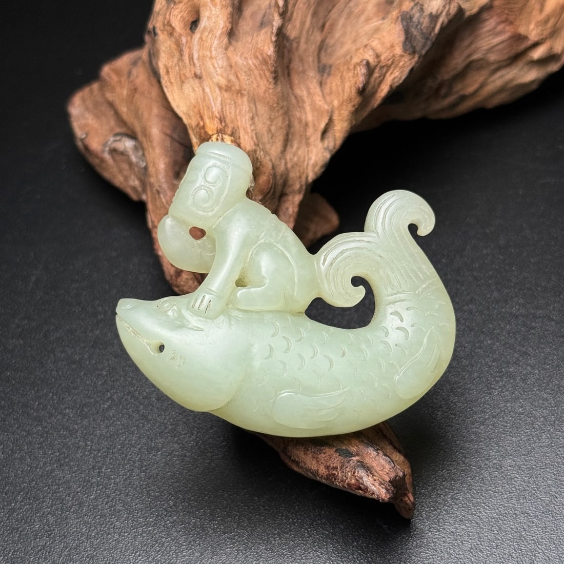 Vintage Hetian Jade Pendant - Fish: Title: Vintage Hetian Jade Pendant - Fish Origin: Chinese Date/Period: After1900 Materials: Hetian Jade Dimensions: 55x47x15(mm) 2.17x1.85x0.59(inches) Weight 0.09 lbs/42g Reserve: $150.00 Shipping:
