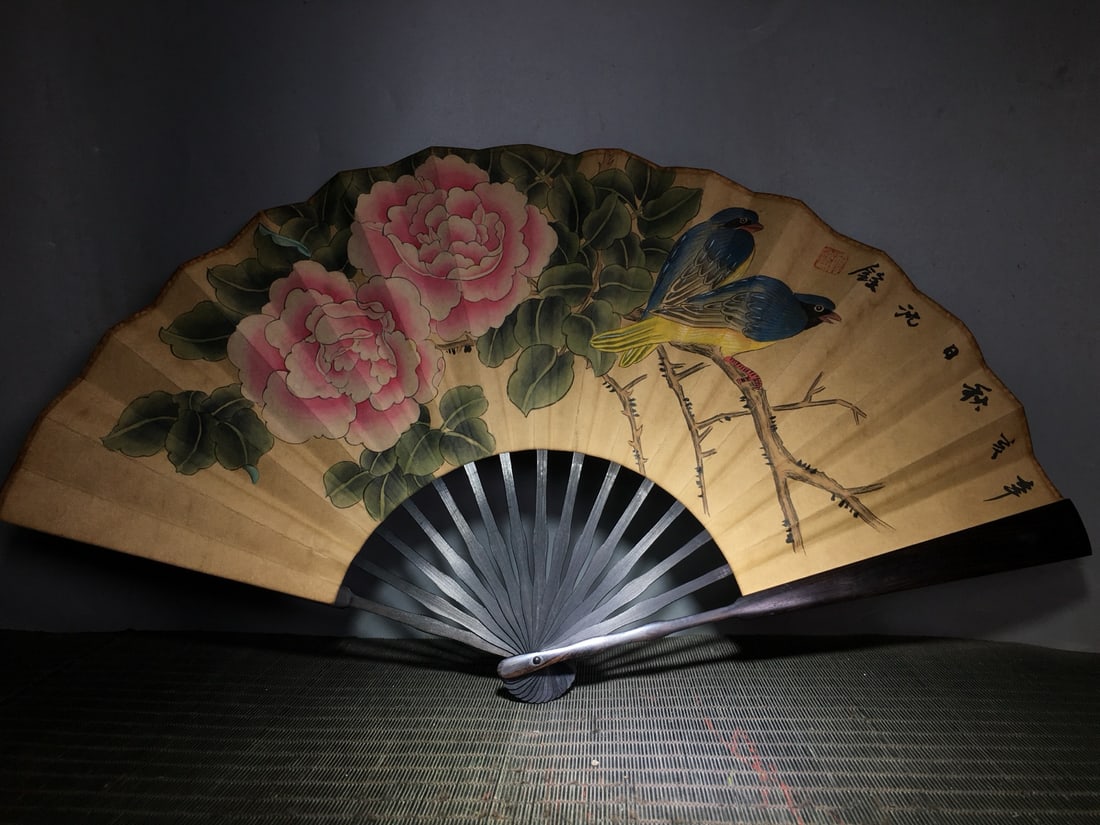 Watercolour On Xuan Paper Flower Bird Painting Fan: Title: Watercolour On Xuan Paper Flower Bird Painting Fan Origin: Chinese Date/Period: After2000 Materials: Paper Dimensions: 610x300(mm) 24.02x11.81(inches) Reserve: $150.00 Shipping: Domestic: