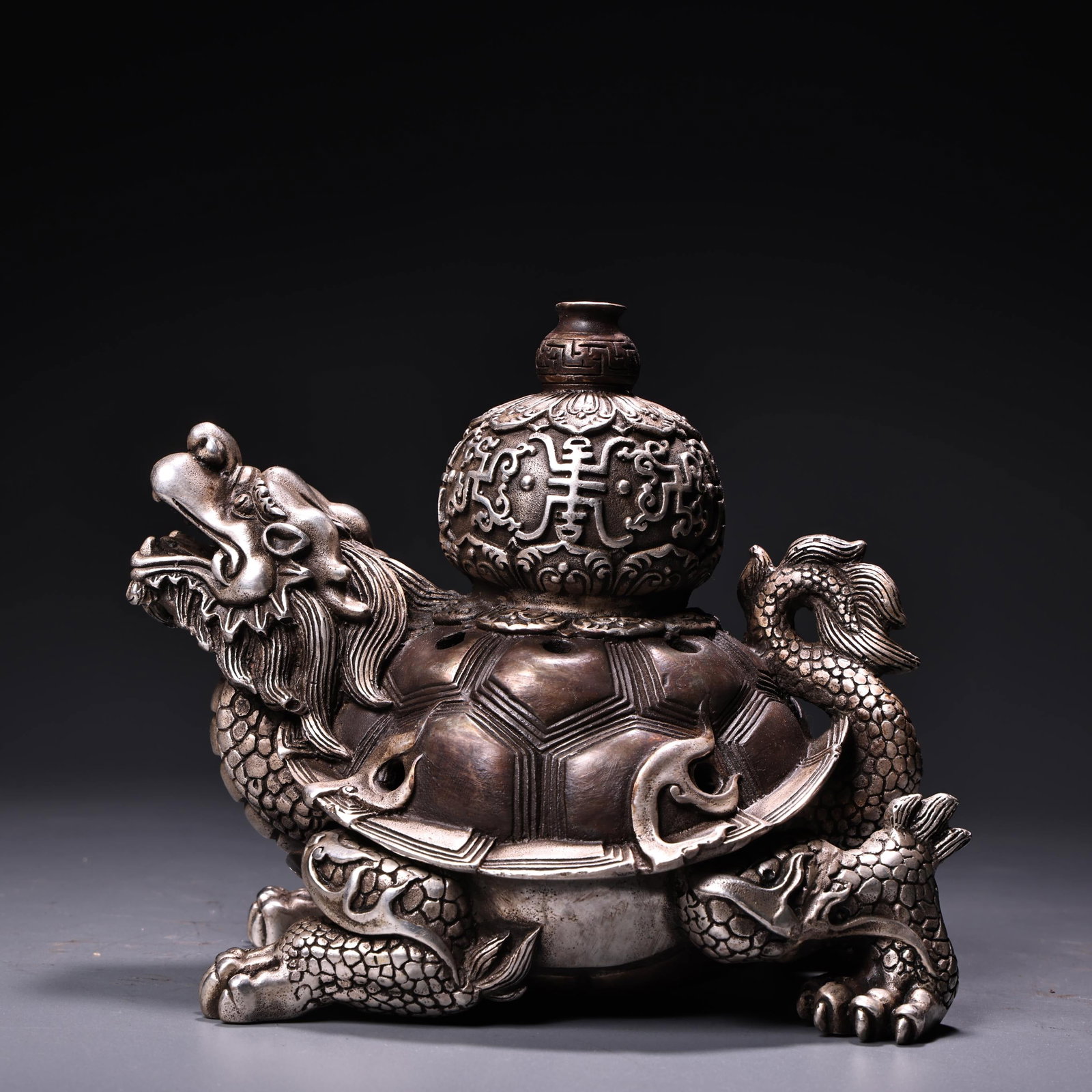 Old White Copper Dragon Turtle Incense Burner: Title: Old White Copper Dragon Turtle Incense Burner Origin: Chinese Date/Period: After1910 Materials: White Copper Dimensions: 140x110(mm) 5.51x4.33(inches) Weight 1.98 lbs/900g Reserve: $399.00 Ship
