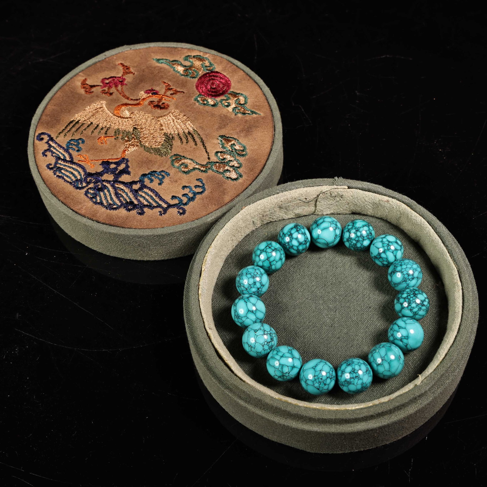 15mm Turquoise Beads Hand Chain w Box: Title: 15mm Turquoise Beads Hand Chain w Box Origin: Chinese Date/Period: After1900 Materials: Turquoise Dimensions: 15(mm) 0.59(inches) Weight 0.12 lbs/56g Reserve: $299.00 Shipping: Domestic: Shipp