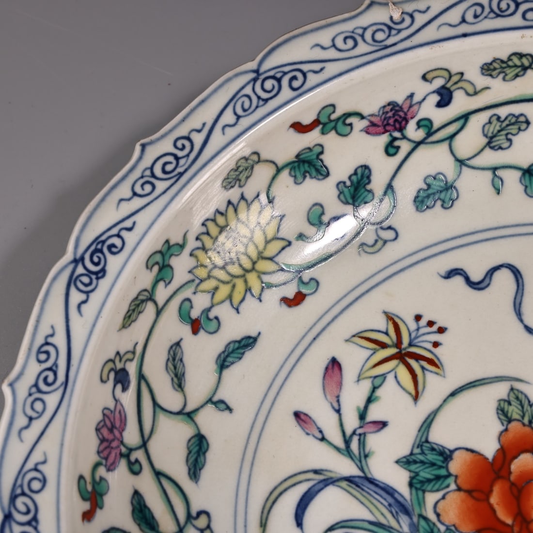 Doucai Flower Design Porcelain Plate - 5