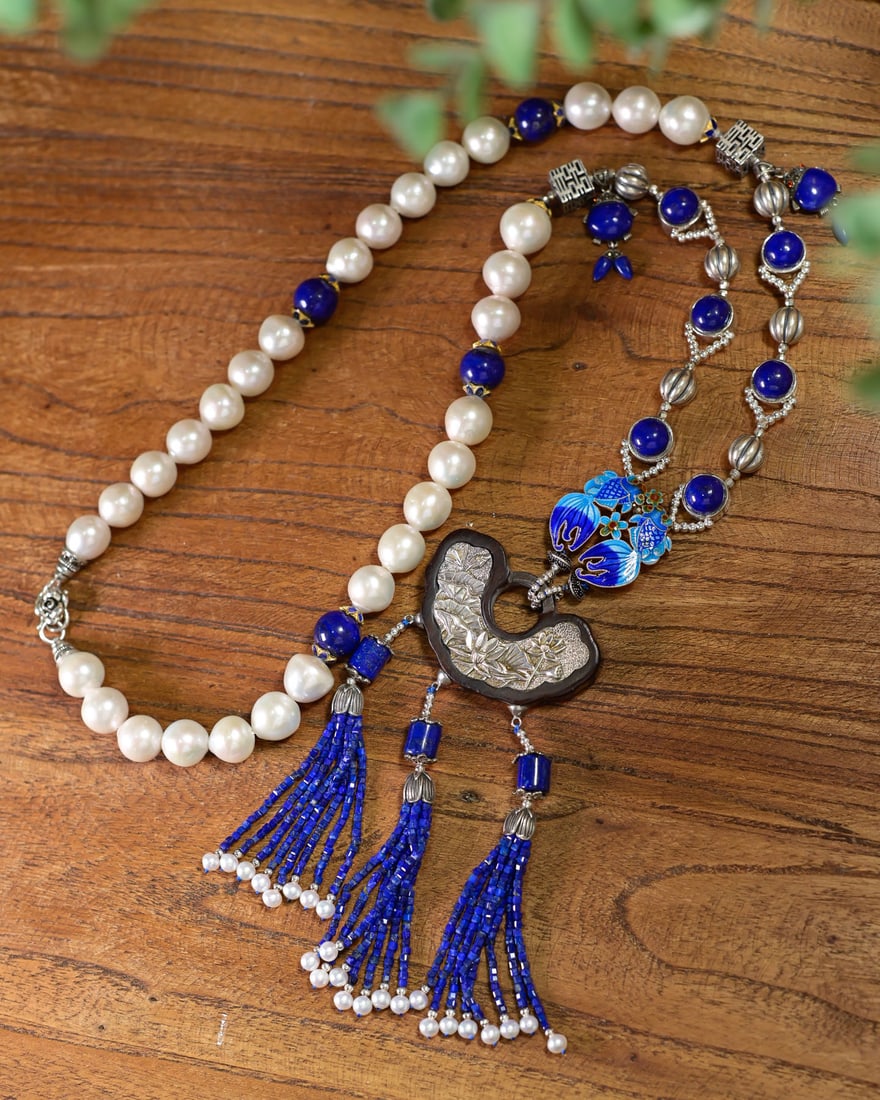 Silver Inlay Wood Ruyi Pendant & Lapis Lazuli Pearl Silver Necklace: Title: Silver Inlay Wood Ruyi Pendant & Lapis Lazuli Pearl Silver Necklace Origin: Chinese Date/Period: After2020 Materials: Silver,Wood,Lapis Lazuli,Pearl Dimensions: 12(mm) 0.47(inches) Necklace len