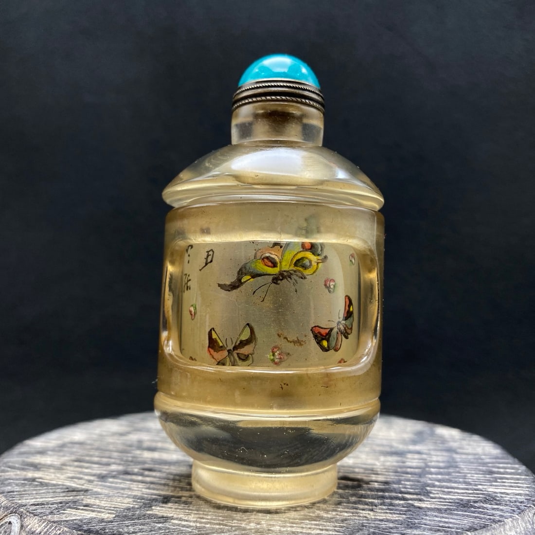 Old Peking Glass Inside Painting Butterfly Snuff Bottle: Title: Old Peking Glass Inside Painting Butterfly Snuff Bottle Origin: Chinese Date/Period: After1900 Materials: Peking Glass Dimensions: 92x43(mm) 3.62x1.69(inches) Weight 0.35 lbs/160g Reserve: $299