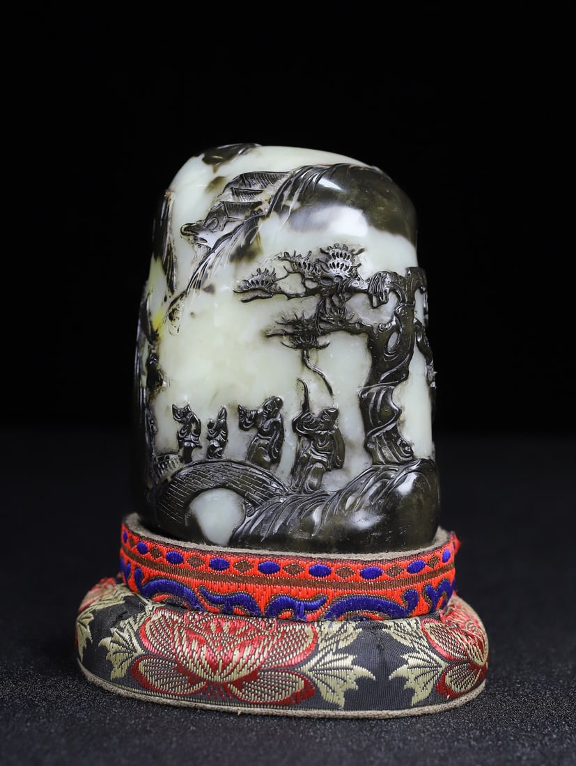 Shoushan Soapstone Hand-Carved Seal/Stamp Statue Figure Scenery: Title: Shoushan Soapstone Hand-Carved Seal/Stamp Statue Figure Scenery Origin: Chinese Date/Period: After1900 Materials: Shoushan Soapstone Dimensions: 110x75(mm) 4.33x2.95(inches) Weight 1.85 lbs/838