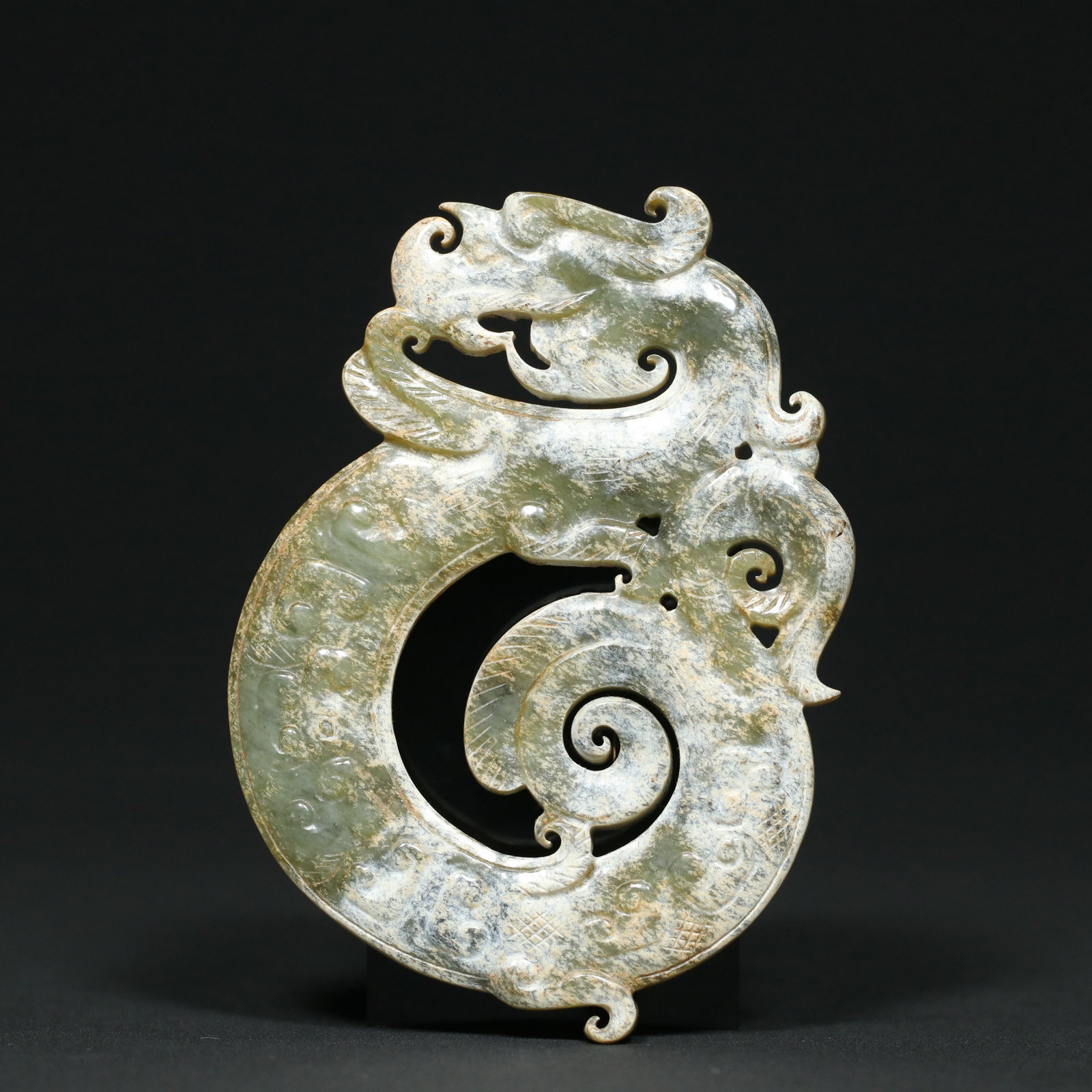 Vintage Hetian Jade Pendant - Dragon: Title: Vintage Hetian Jade Pendant - Dragon Origin: Chinese Date/Period: After1900 Materials: Hetian Jade Dimensions: 91x65x6(mm) 3.58x2.56x0.24(inches) Weight 0.11 lbs/52g Reserve: $228.00 Shipping:
