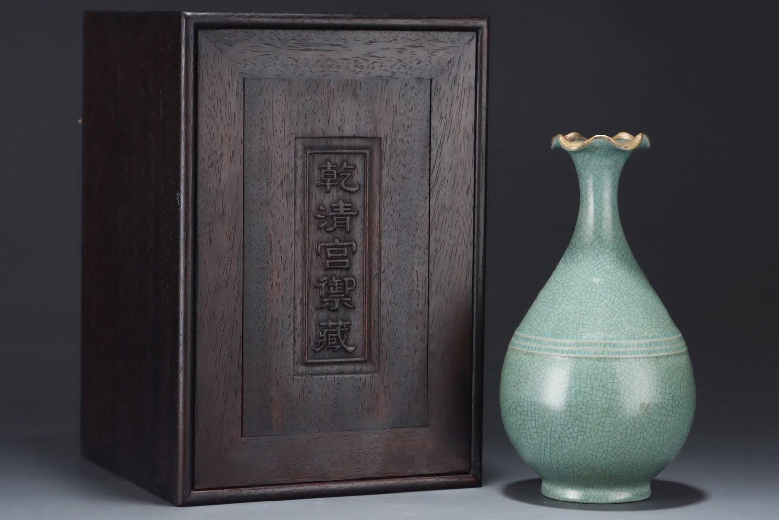 Old Inlay Gold Edge Ru Kiln Sky Blue Glaze Porcelain Vase w Box: Title: Old Inlay Gold Edge Ru Kiln Sky Blue Glaze Porcelain Vase w Box Origin: Chinese Date/Period: After1910 Materials: Porcelain Dimensions: 268x145(mm) 10.55x5.71(inches) Reserve: $1,200.00 Shippin