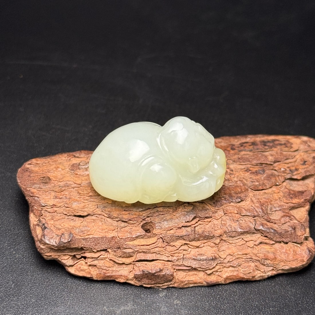 Hetian Jade Hand Carved Kid Pendant: Title: Hetian Jade Hand Carved Kid Pendant Origin: Chinese Date/Period: After2000 Materials: Hetian Jade Dimensions: 22x35x21(mm) 0.87x1.38x0.83(inches) Weight 0.05 lbs/23g Reserve: $150.00 Shipping:
