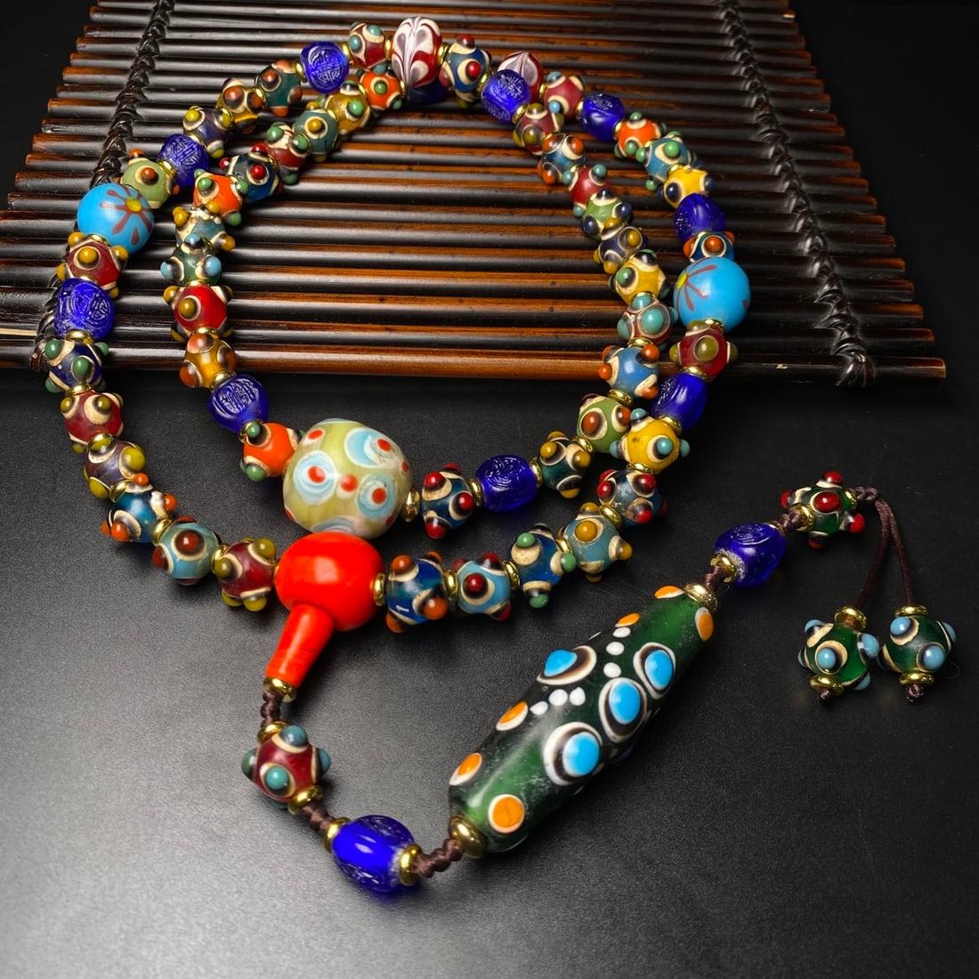 Beautiful Peking Glass Pendant & Necklace - 8