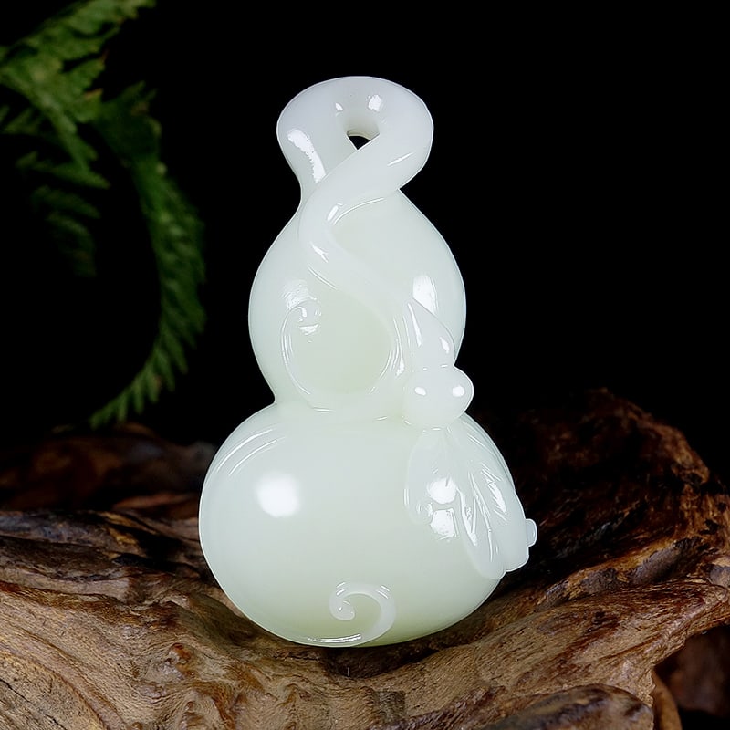 White Hetian Jade Pendant - Gourd with Certificate: Title: White Hetian Jade Pendant - Gourd with Certificate Origin: Chinese Date/Period: After2020 Materials: Hetian Jade Dimensions: 60x34x33(mm) 2.36x1.34x1.30(inches) Weight 0.15 lbs/69.7g Reserve: $