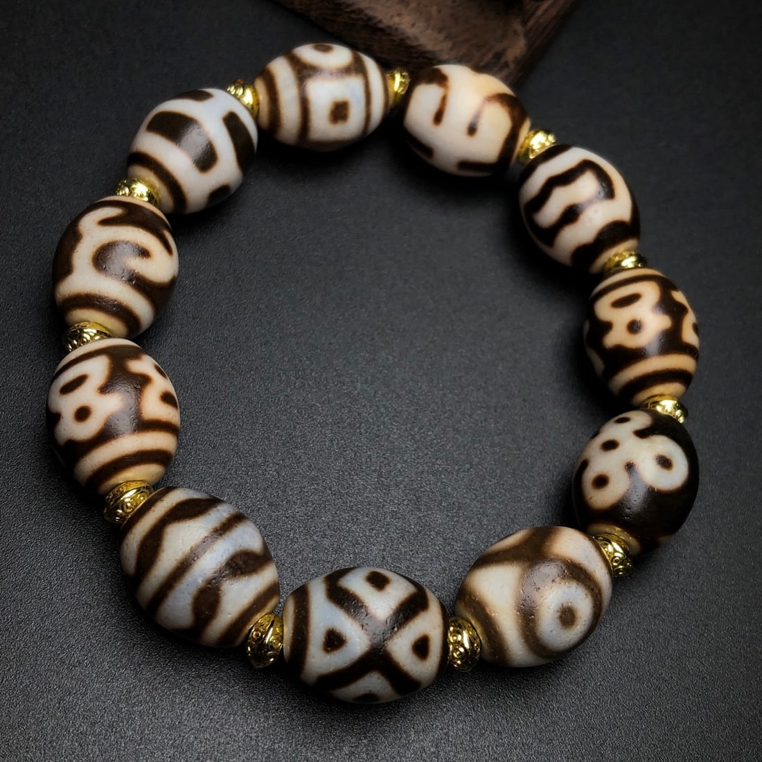 Old Tibetan DZI Agate Hand Chain - 3