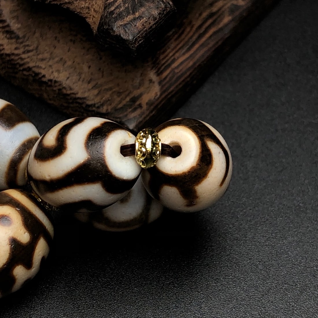 Old Tibetan DZI Agate Hand Chain - 8