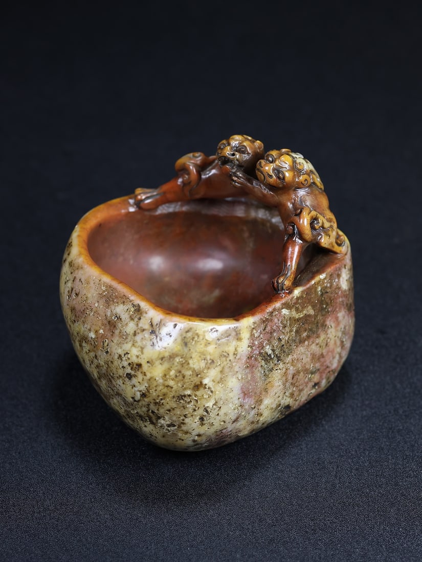 Old Shoushan Stone Hand Carved Chi Dragon Brush Washer: Title: Old Shoushan Stone Hand Carved Chi Dragon Brush Washer Origin: Chinese Date/Period: After1900 Materials: Shoushan Stone Dimensions: 80x80x80(mm) 3.15x3.15x3.15(inches) Weight 1.28 lbs/580g Rese