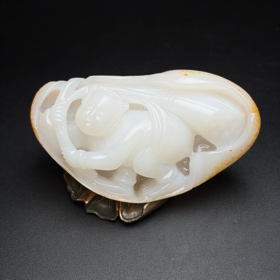 Hetian Jade Hand Carved Kid Statue: Title: Hetian Jade Hand Carved Kid Statue Origin: Chinese Date/Period: After2000 Materials: Hetian Jade Dimensions: 89x49x31(mm) 3.50x1.93x1.22(inches) Weight 0.37 lbs/168g Reserve: $1,299.00 Shipping