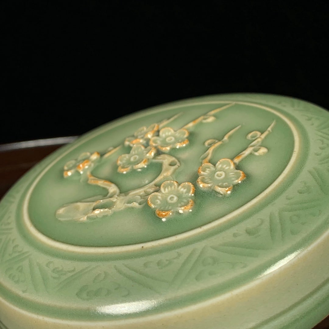 Longquan Kiln Plum blossom Porcelain Box - 4