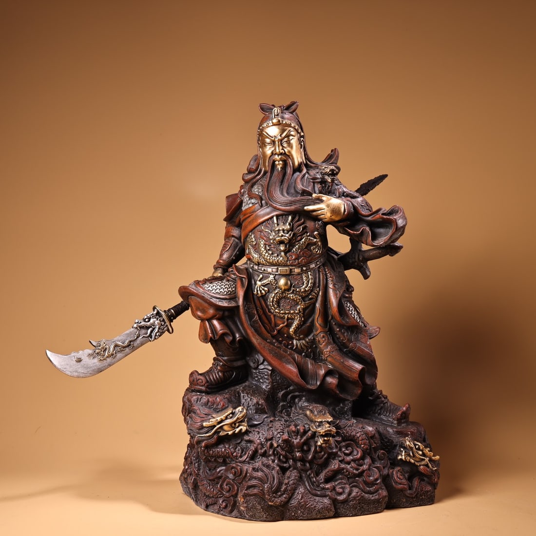 Vintage Gilt Gold Red Copper Guangong General Statue: Title: Vintage Gilt Gold Red Copper Guangong General Statue Origin: Chinese Date/Period: After1800 Materials: Gilt Gold Red Copper Dimensions: 360x260(mm) 14.17x10.24(inches) Weight 14.33 lbs/6500g