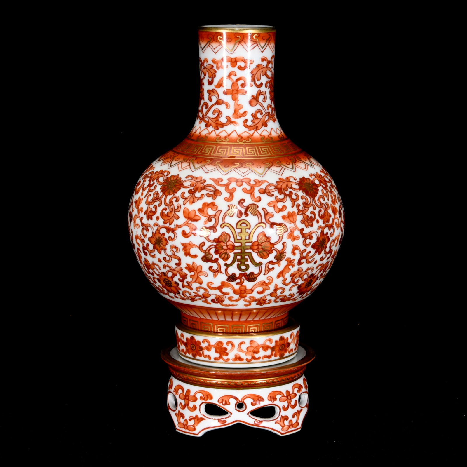 Gilt Gold Iron Red Glaze Flower Design Porcelain Turn Heart Vase: Title: Gilt Gold Iron Red Glaze Flower Design Porcelain Turn Heart Vase Origin: Chinese Date/Period: After1860 Materials: Porcelain Dimensions: 290x170(mm) 11.42x6.69(inches) Reserve: $999.00 Shipping