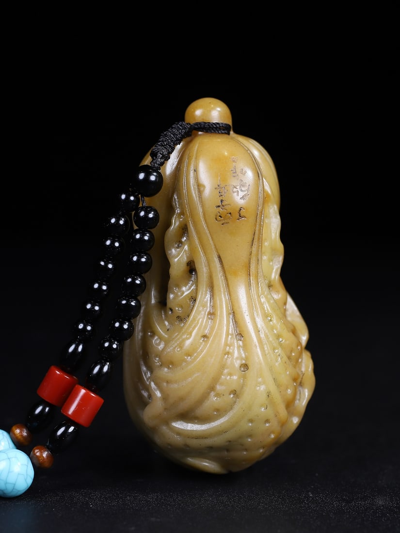 Shoushan Soapstone Hand Carved Fortune Cabbage Pendant: Title: Shoushan Soapstone Hand Carved Fortune Cabbage Pendant Origin: Chinese Date/Period: After1900 Materials: Shoushan Soapstone Dimensions: 100x50(mm) 3.94x1.97(inches) Weight 0.58 lbs/265g Reserve