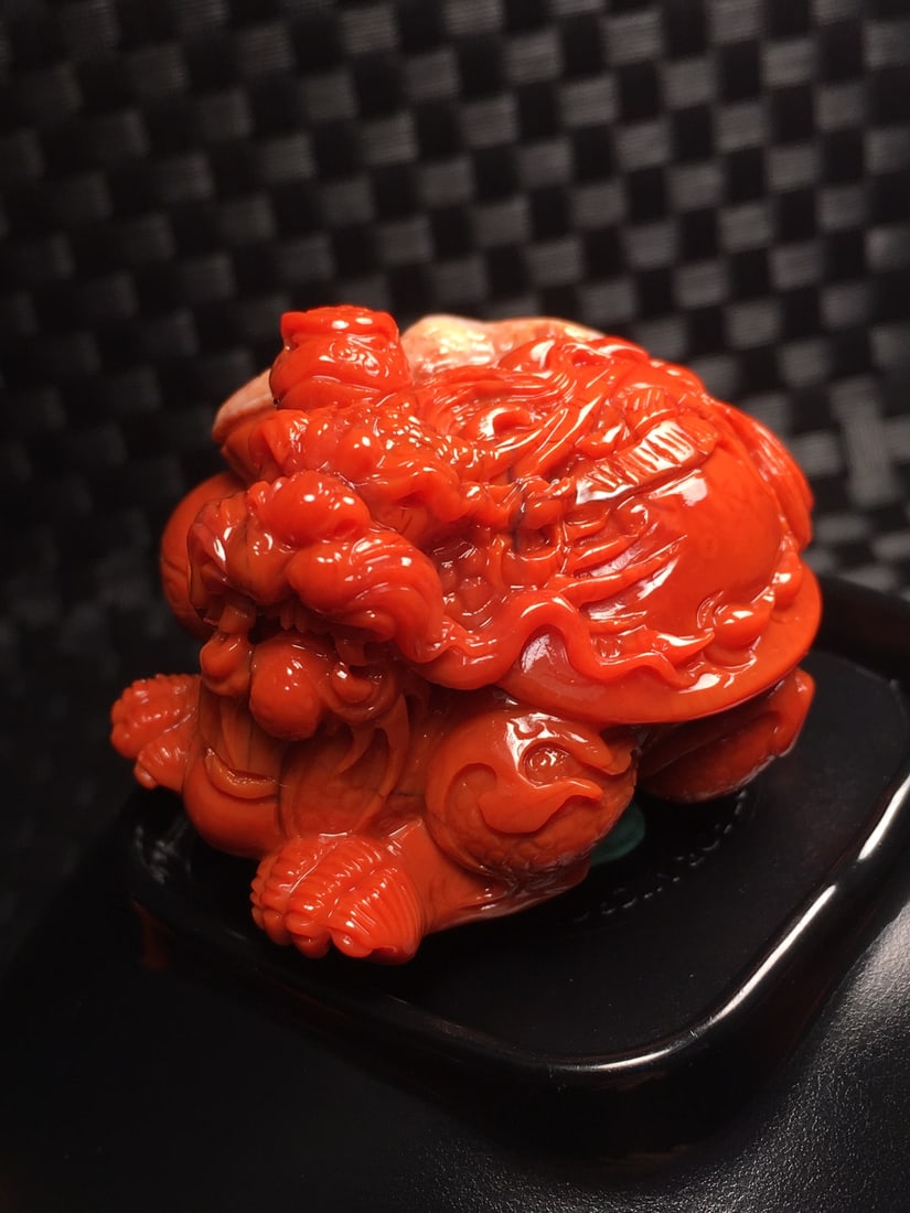Nanhong Agate Hand Carved Dragon Turtle Pendant with Certificate: Title: Nanhong Agate Hand Carved Dragon Turtle Pendant with Certificate Origin: Chinese Date/Period: After2026 Materials: Nanhong Agate Dimensions: 47.8x45.2x34(mm) 1.88x1.78x1.34(inches) Weight 0.18 