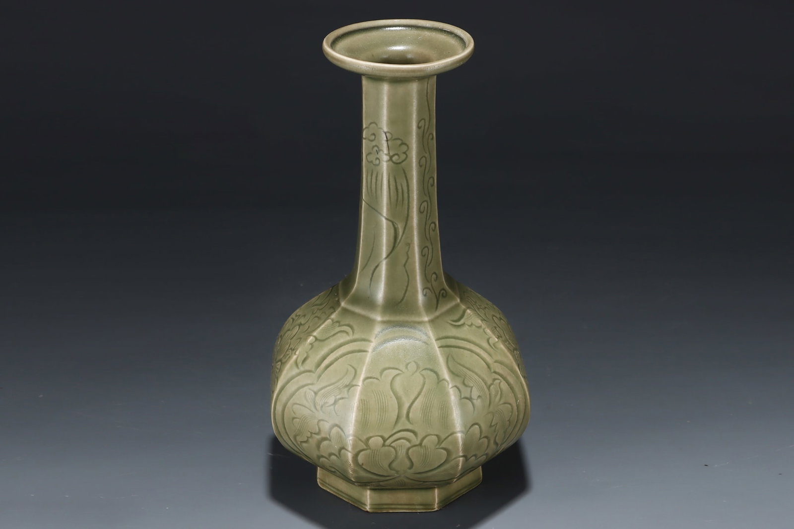 Yue Kiln Flower Design Porcelain Vase w Box - 2