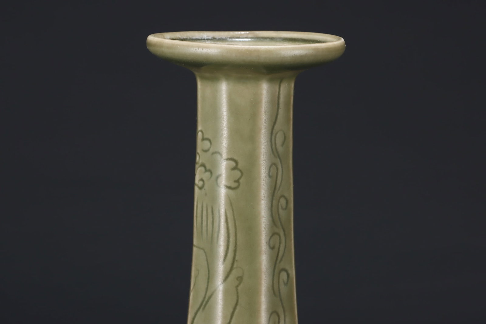 Yue Kiln Flower Design Porcelain Vase w Box - 4