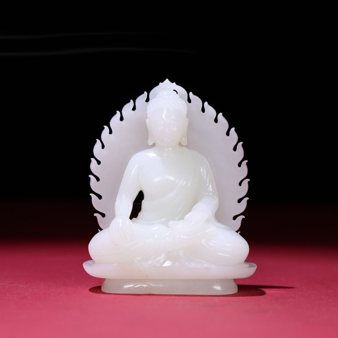 Superb White Hetian Jade Buddha Statue: Title: Superb White Hetian Jade Buddha Statue Origin: Chinese Date/Period: After1800 Materials: Hetian Jade Dimensions: 88x33x70(mm) 3.46x1.30x2.76(inches) Weight 0.47 lbs/211g Reserve: $2,699.00
