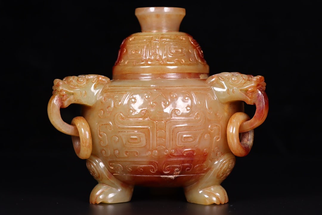 Vintage Qing Dynasty Hetian Jade Beast Incense Burner: Title: Vintage Qing Dynasty Hetian Jade Beast Incense Burner Origin: Chinese Date/Period: After1850 Materials: Hetian Jade Dimensions: 135x135x125(mm) 5.31x5.31x4.92(inches) Weight 1.48 lbs/670g Reser