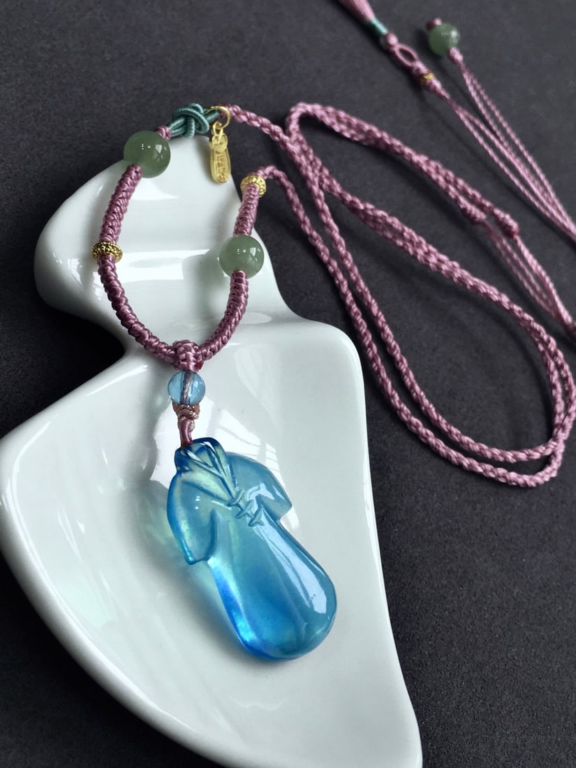 Beautiful Natural Aquamarine Pendant - chi-pao: Title: Beautiful Natural Aquamarine Pendant - chi-pao Origin: Chinese Date/Period: After2026 Materials: Aquamarine Dimensions: 35.2x16.5x12.5(mm) 1.39x0.65x0.49(inches) Weight 0.01 lbs/6.35g Reserve: