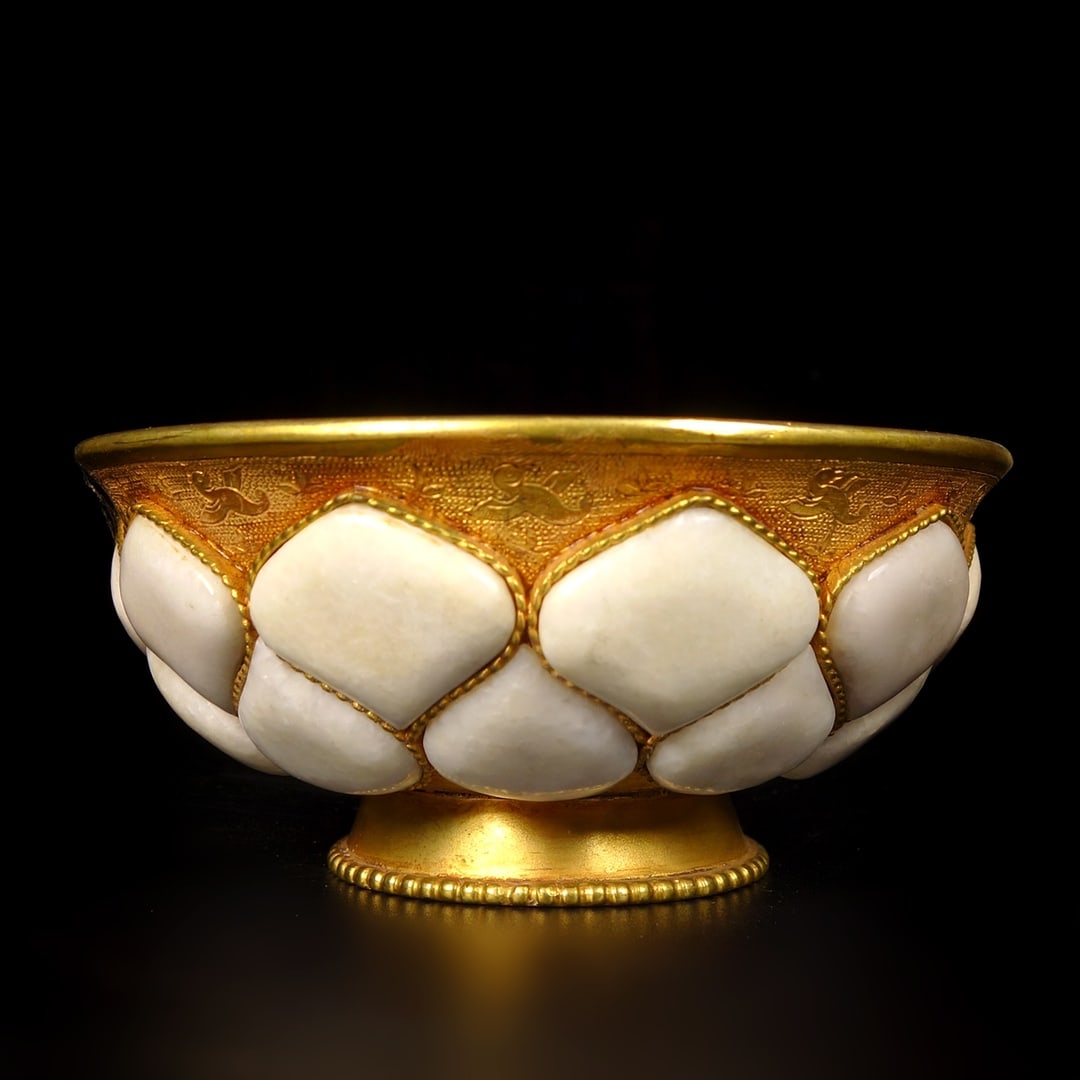 Gilt Gold Bronze Inlay White Jade Bowl: Title: Gilt Gold Bronze Inlay White Jade Bowl Origin: Chinese Date/Period: After1800 Materials: Gilt Gold Bronze,Jade Dimensions: 135x75(mm) 5.31x2.95(inches) Weight 1.57 lbs/711g Reserve: $1,200.00 S