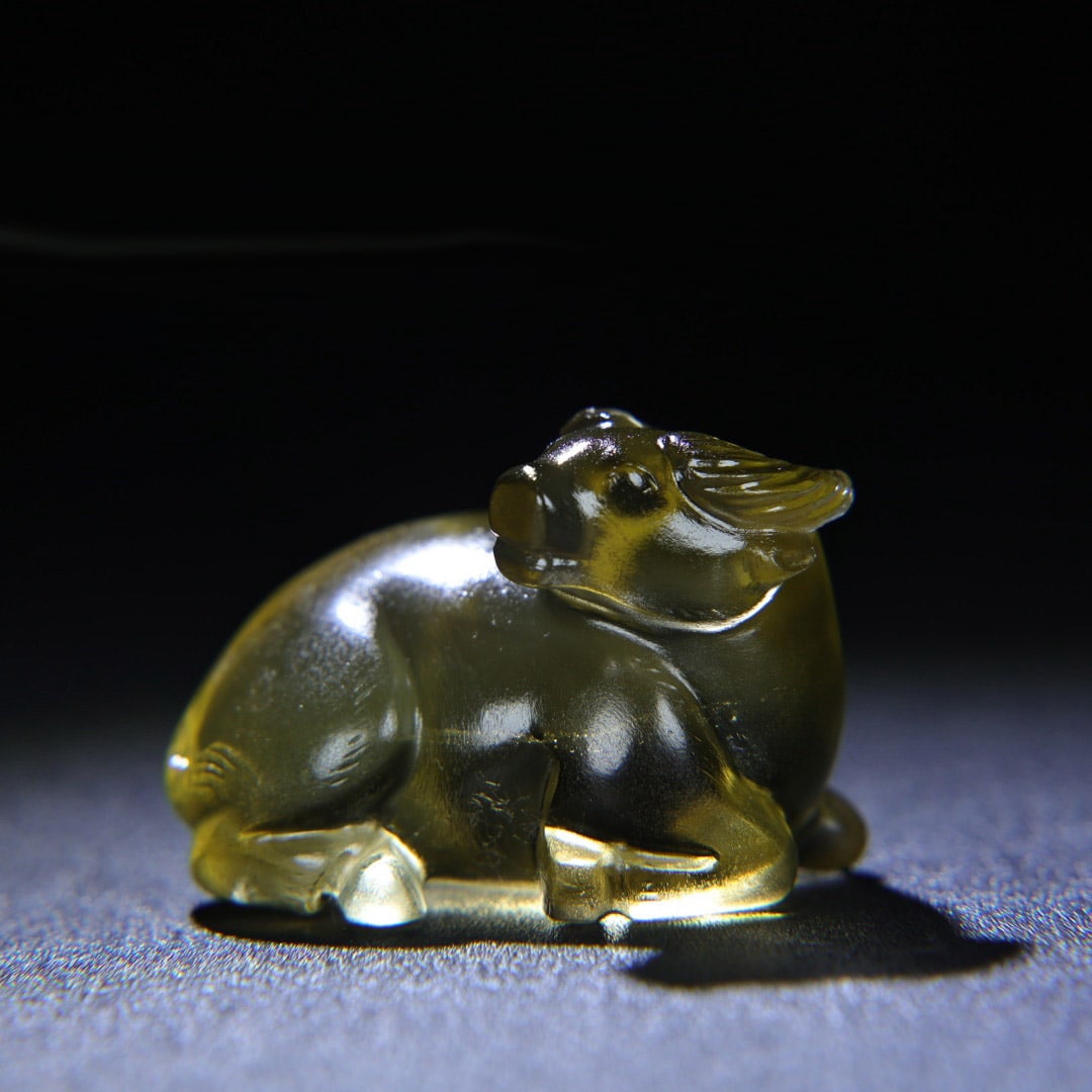Old Yellow Crystal Ox Statue: Title: Old Yellow Crystal Ox Statue Origin: Chinese Date/Period: After1920 Materials: Yellow Crystal Dimensions: 51x30x34(mm) 2.01x1.18x1.34(inches) Weight 0.15 lbs/70g Reserve: $668.00 Shipping: