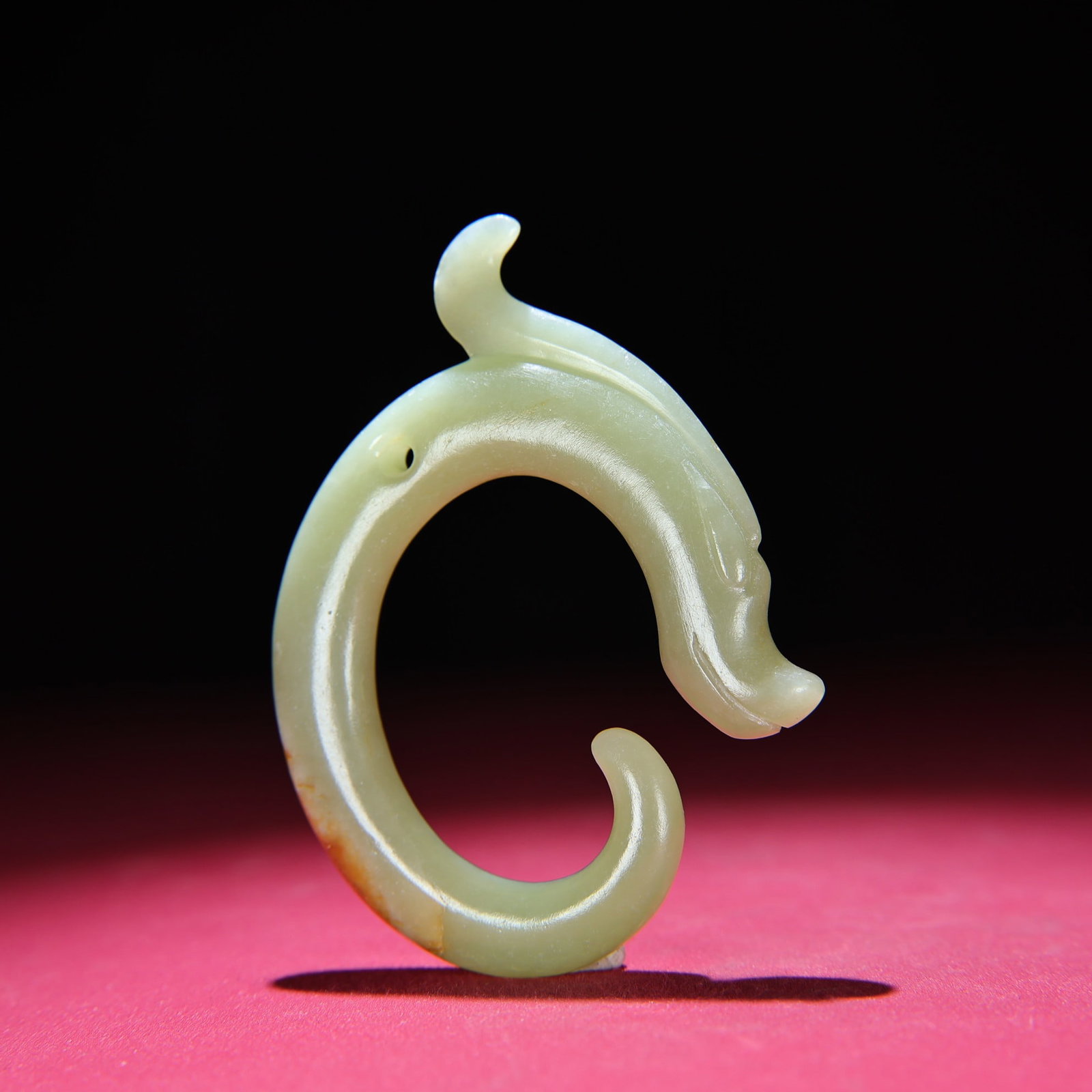 Vintage Hetian Jade Dragon Pendant: Title: Vintage Hetian Jade Dragon Pendant Origin: Chinese Date/Period: After1850 Materials: Hetian Jade Dimensions: 105x81x12(mm) 4.13x3.19x0.47(inches) Weight 0.18 lbs/83g Reserve: $660.00 Shipping: