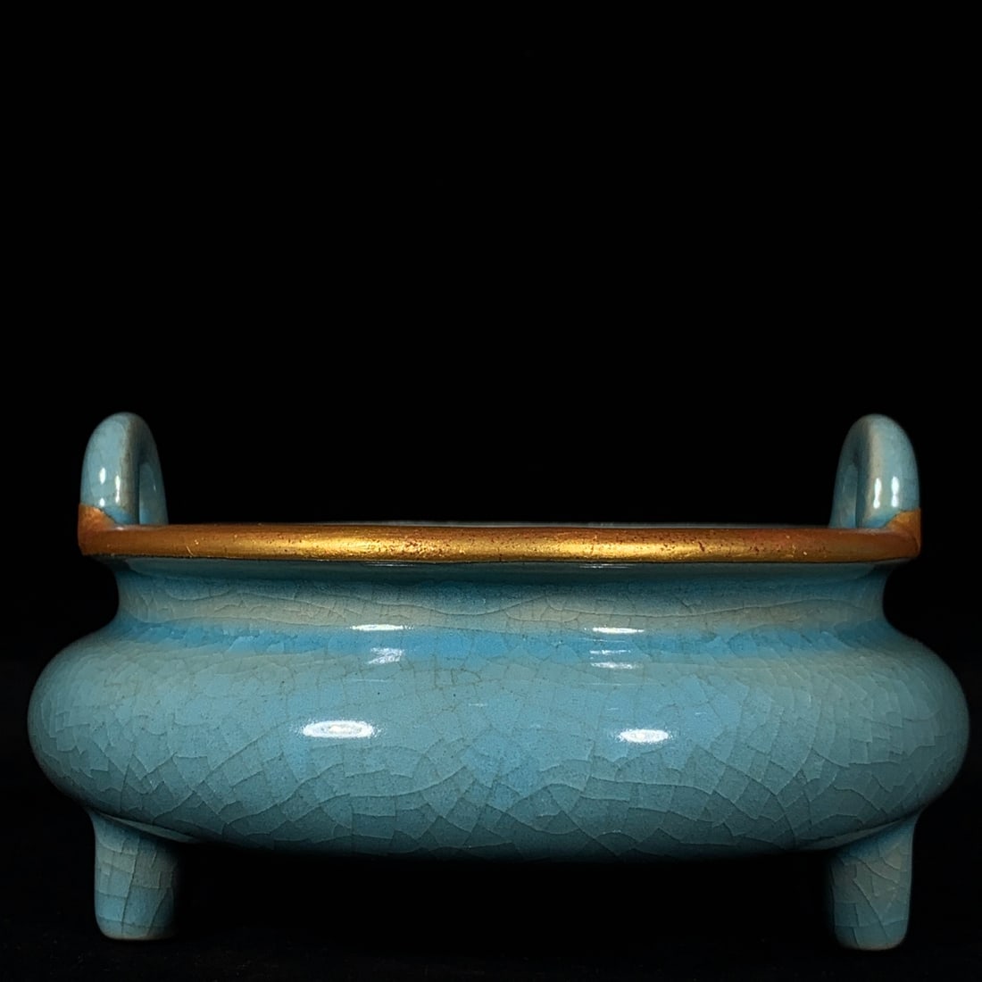 Inlay Silver Edge Ru Kiln Porcelain Double Ear Incense Burner: Title: Inlay Silver Edge Ru Kiln Porcelain Double Ear Incense Burner Origin: Chinese Date/Period: After1910 Materials: Porcelain Dimensions: 150x80(mm) 5.91x3.15(inches) Reserve: $399.00 Shipping: Do
