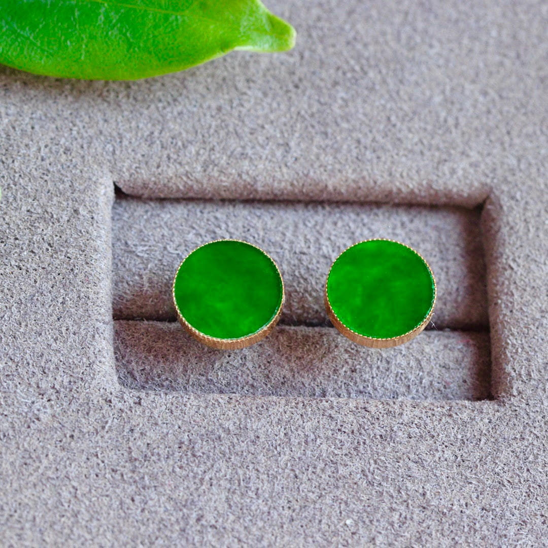 A Pair 18K Gold Inlay Green Jadeite Earrings: Title: A Pair 18K Gold Inlay Green Jadeite Earrings Origin: Chinese Date/Period: After2026 Materials: 18K Gold_Green Jadeite Dimensions: 8(mm) 0.31(inches) Reserve: $550.00 Shipping: Domestic: Shippi