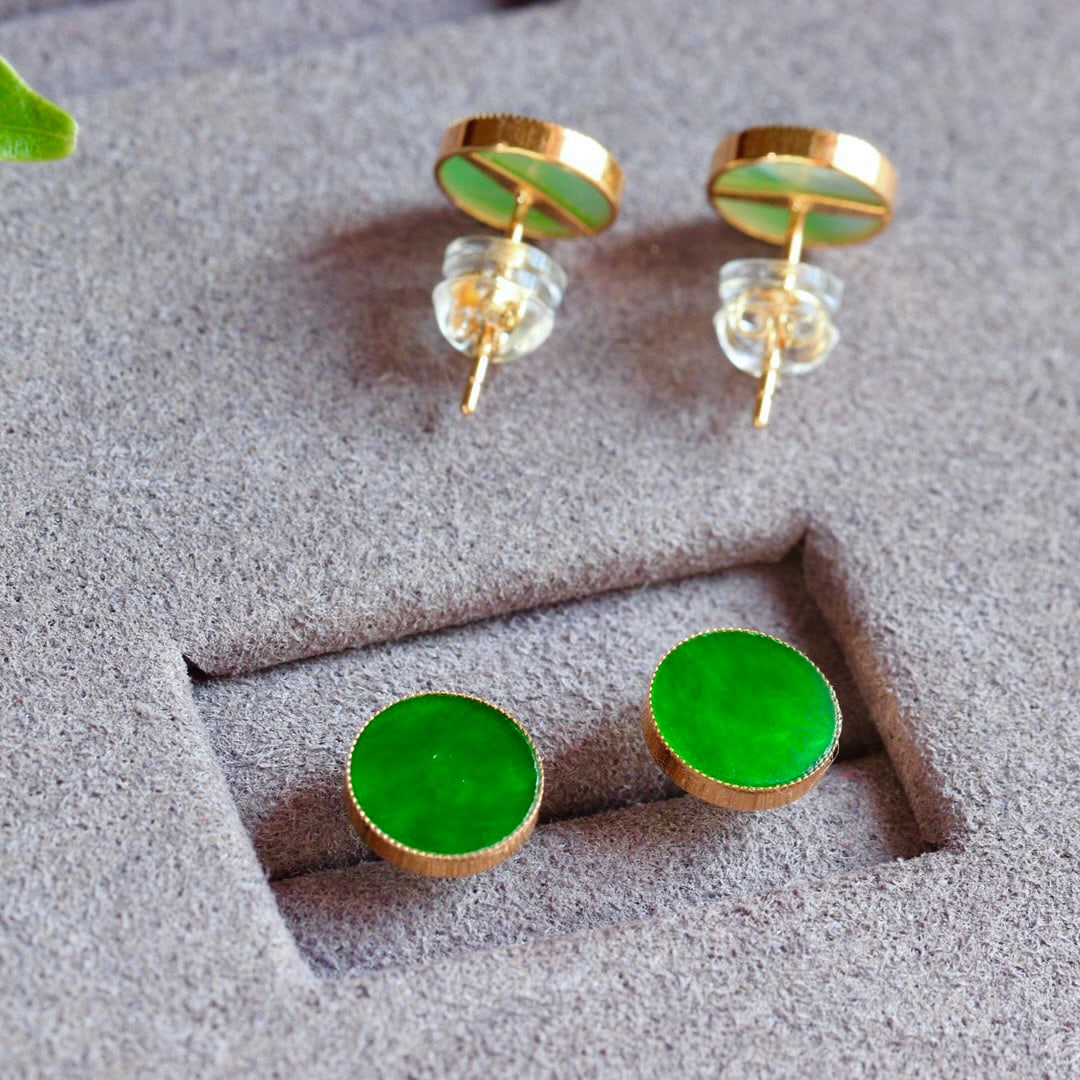 A Pair 18K Gold Inlay Green Jadeite Earrings - 3