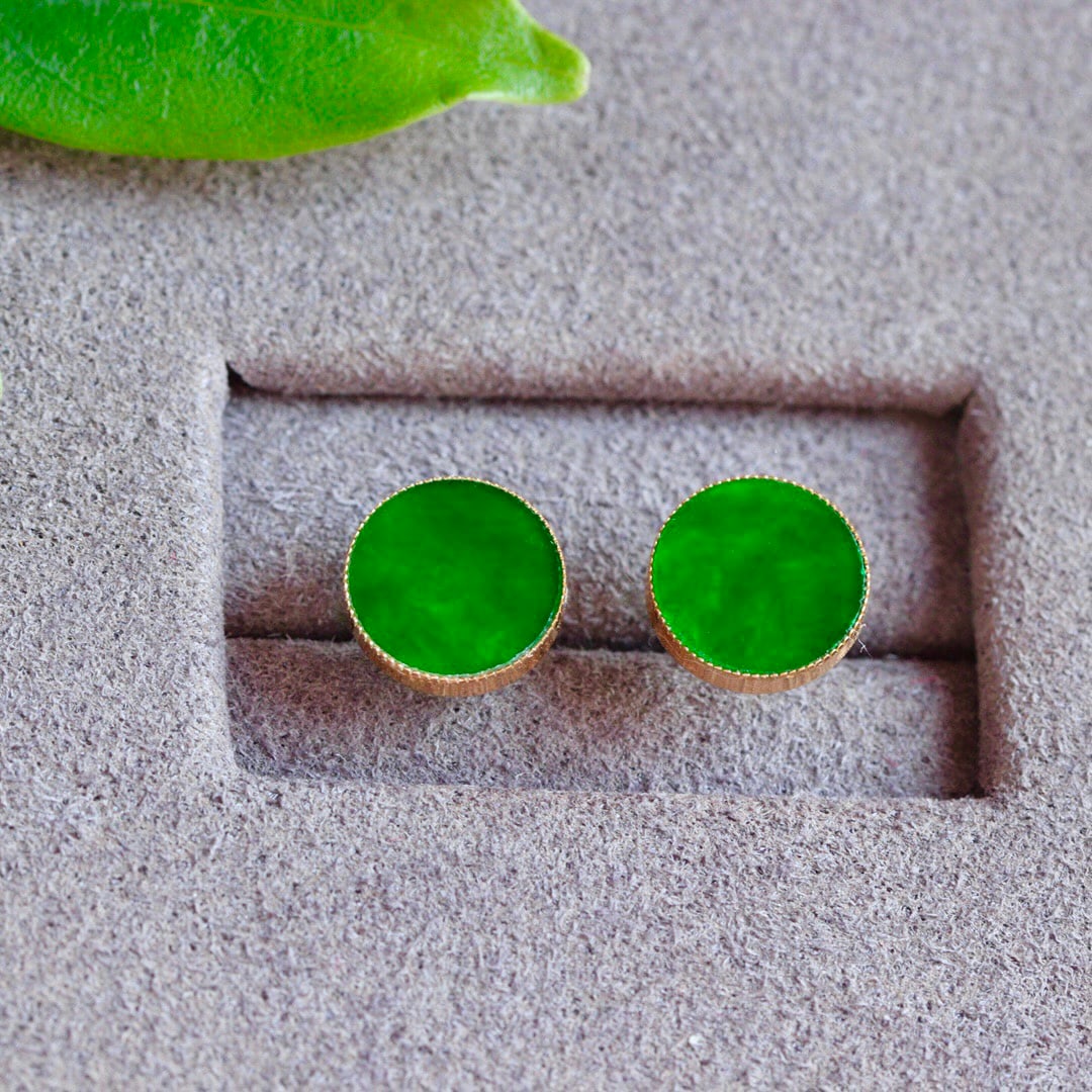 A Pair 18K Gold Inlay Green Jadeite Earrings - 6