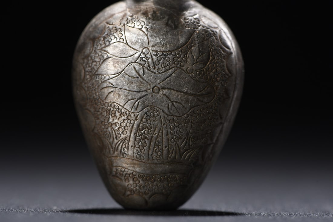 Old Pure Silver Carved Lotus Snuff Bottle - 3