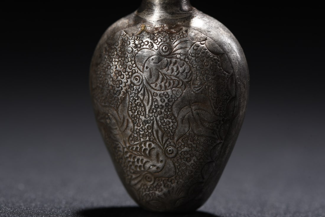 Old Pure Silver Carved Lotus Snuff Bottle - 6
