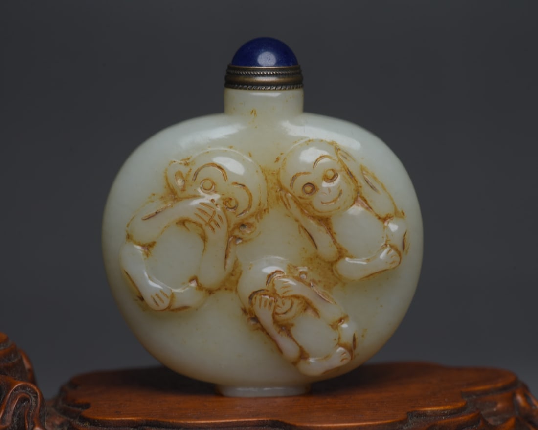 Old Hetian Jade Three Monkey Snuff Bottle: Title: Old Hetian Jade Three Monkey Snuff Bottle Origin: Chinese Date/Period: After1900 Materials: Hetian Jade Dimensions: 63x56x18(mm) 2.48x2.20x0.71(inches) Weight 0.18 lbs/82g Reserve: $199.00 Ship
