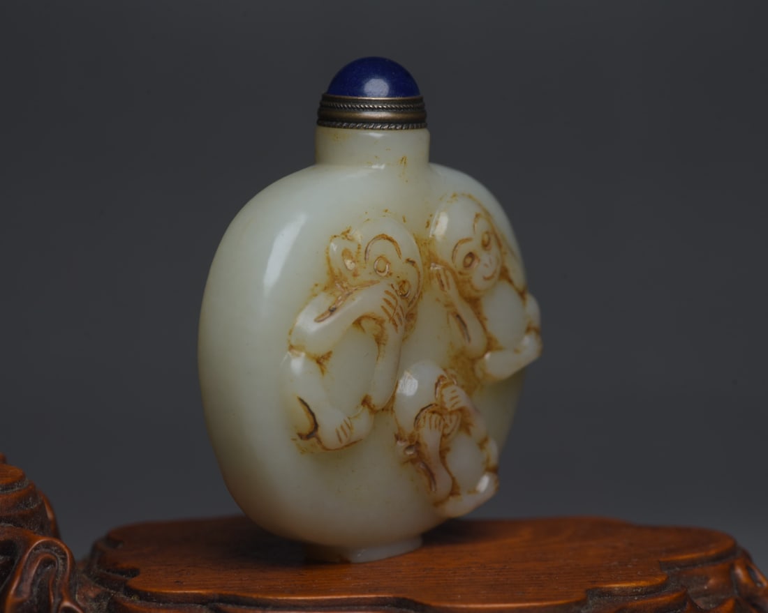 Old Hetian Jade Three Monkey Snuff Bottle - 4