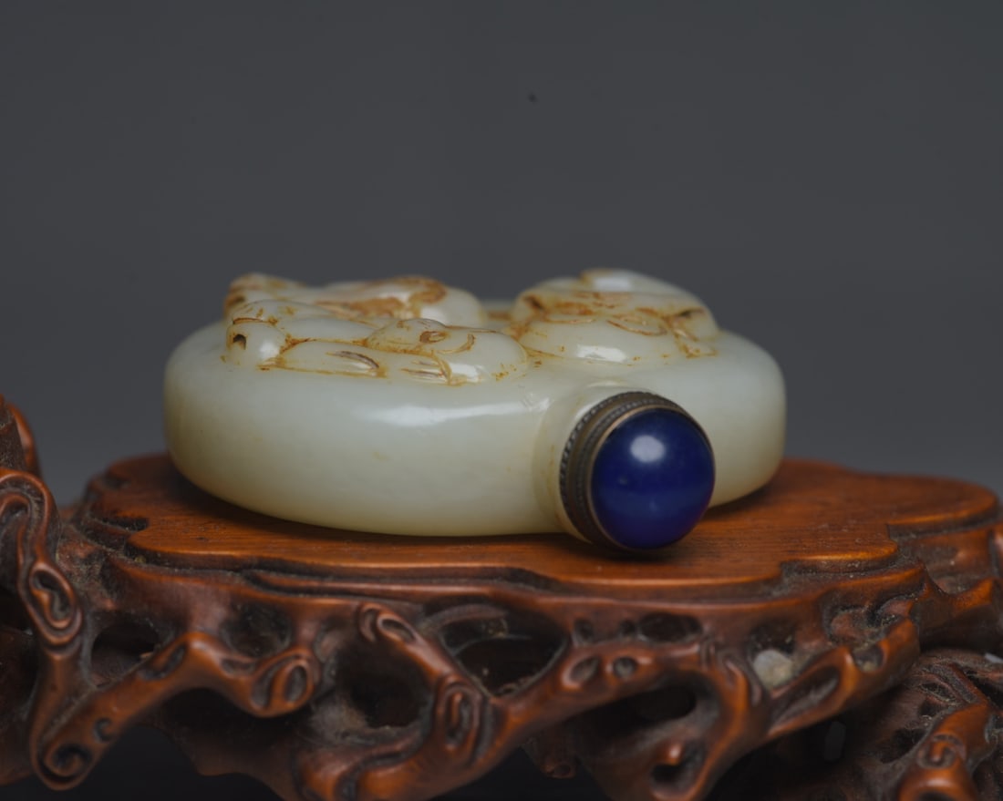 Old Hetian Jade Three Monkey Snuff Bottle - 5