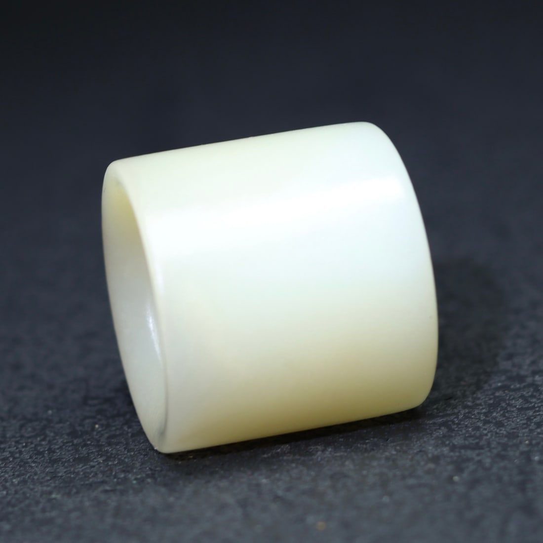 Inside Diameter 23mm Hetian Jade Thumb Ring: Title: Inside Diameter 23mm Hetian Jade Thumb Ring Origin: Chinese Date/Period: After1920 Materials: Hetian Jade Dimensions: 23x33x35(mm) 0.91x1.30x1.38(inches) Weight 0.12 lbs/56.3g Reserve: $499.00 