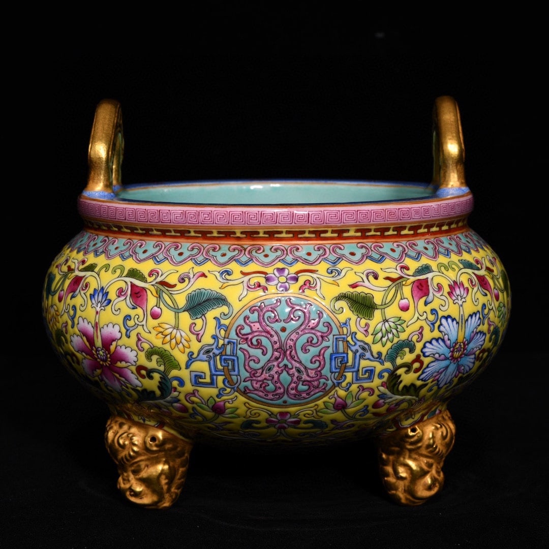 Old Gilt Gold Yellow Ground Famille Rose Double Ear Porcelain Incense Burner: Title: Old Gilt Gold Yellow Ground Famille Rose Double Ear Porcelain Incense Burner Origin: Chinese Date/Period: After1890 Materials: Porcelain Dimensions: 150x180(mm) 5.91x7.09(inches) Reserve: $1,59