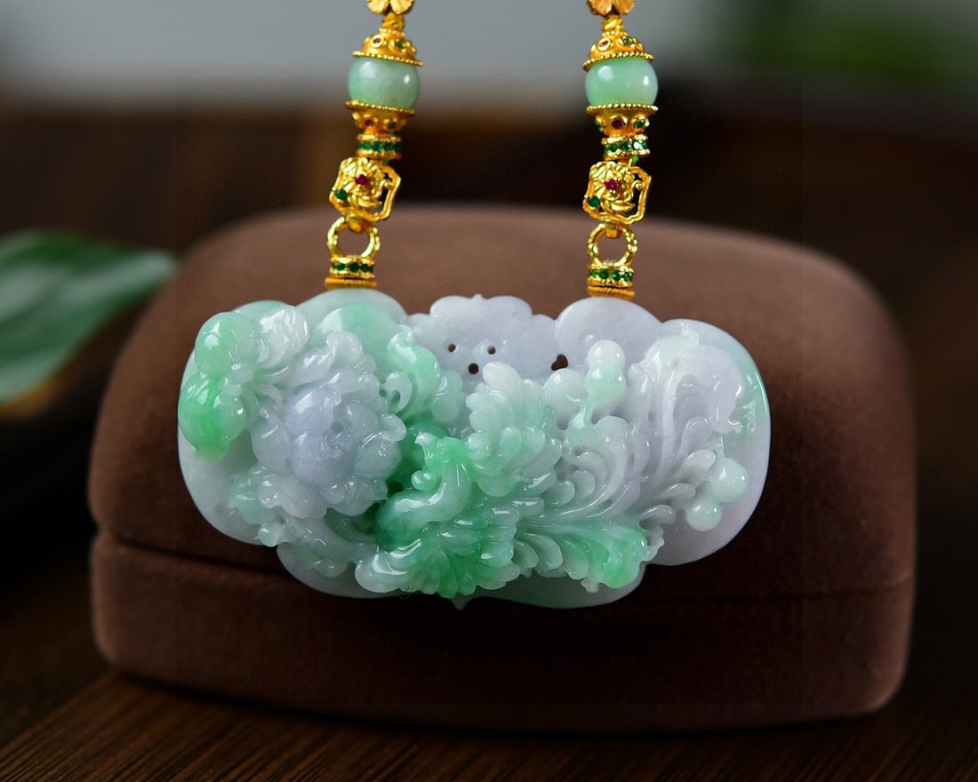 Green Jadeite Hand Carved Phoenix Peony Pendant with Certificate: Title: Green Jadeite Hand Carved Phoenix Peony Pendant with Certificate Origin: Chinese Date/Period: After2026 Materials: Jadeite Dimensions: 62x34x12(mm) 2.44x1.34x0.47(inches) Reserve: $999.00 Shipp