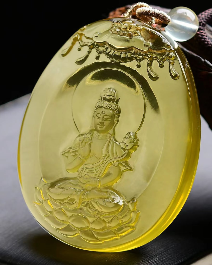 Yellow Crystal Kwan-yin Pendant with Certificate: Title: Yellow Crystal Kwan-yin Pendant with Certificate Origin: Chinese Date/Period: After2026 Materials: Yellow Crystal Dimensions: 53x42x14(mm) 2.09x1.65x0.55(inches) Weight 0.11 lbs/52g Reserve: $2