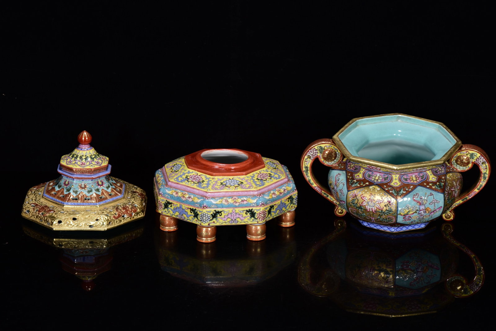 Superb Gilt Gold Famille Rose Porcelain Incense Burner - 4