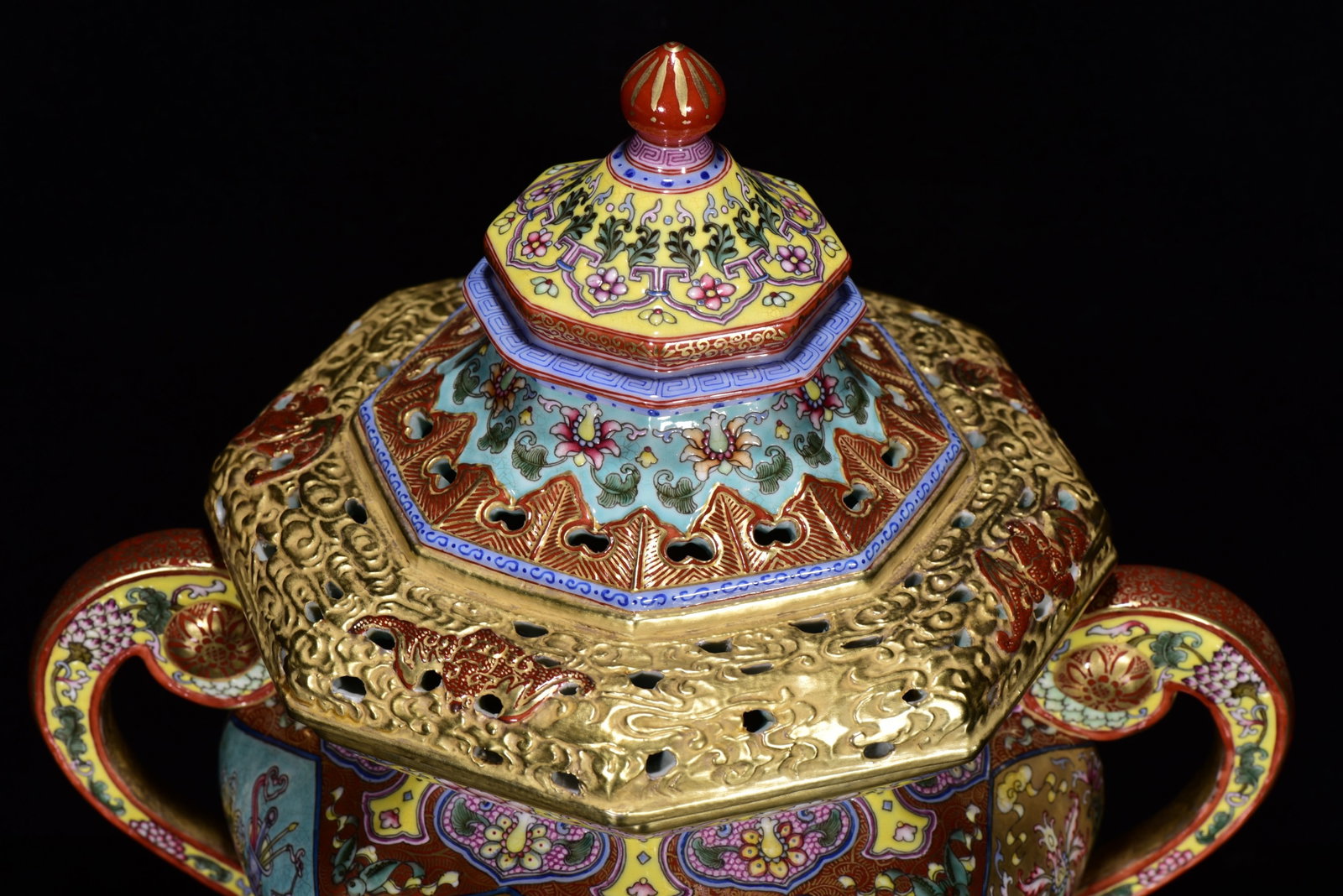 Superb Gilt Gold Famille Rose Porcelain Incense Burner - 5