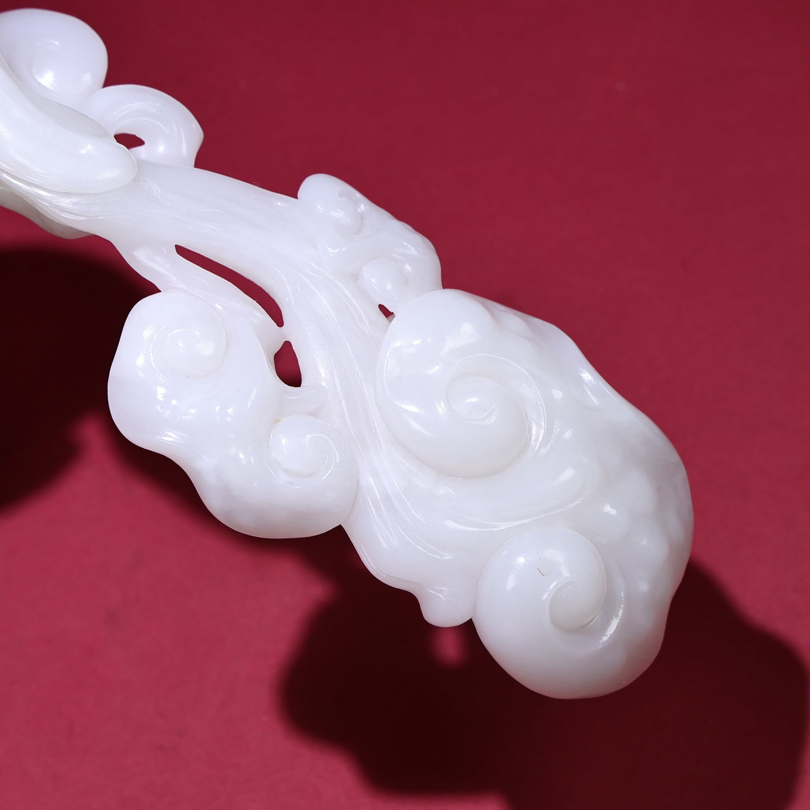 Vintage White Hetian Jade Ruyi Statue - 3