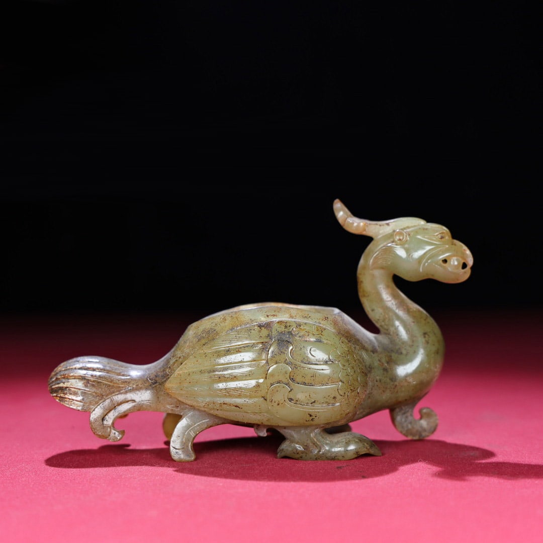 Vintage Hetian Jade Phoenix Bird Statue: Title: Vintage Hetian Jade Phoenix Bird Statue Origin: Chinese Date/Period: After1800 Materials: Hetian Jade Dimensions: 140x65x85(mm) 5.51x2.56x3.35(inches) Weight 0.75 lbs/340g Reserve: $1,499.00 Sh