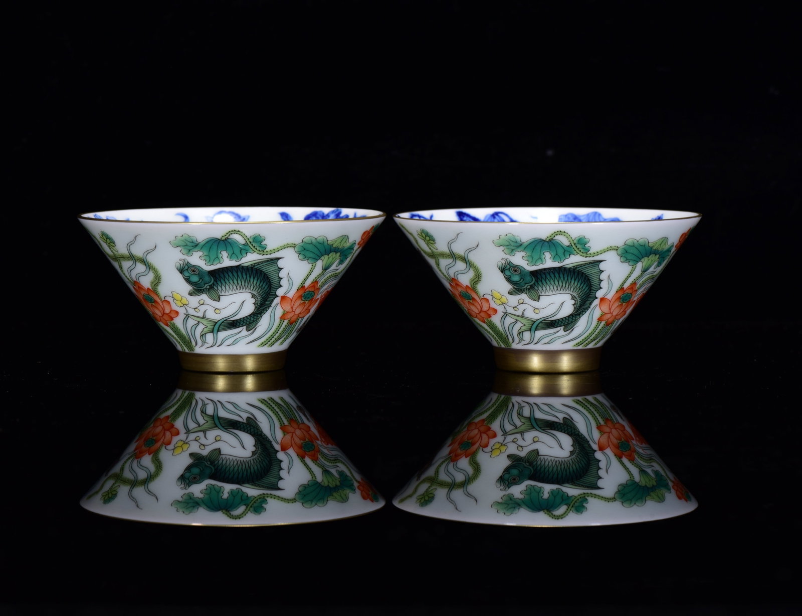 A Pair Gilt Gold Famille Rose+Blue And White Porcelain Cup Fish Lotus - 2