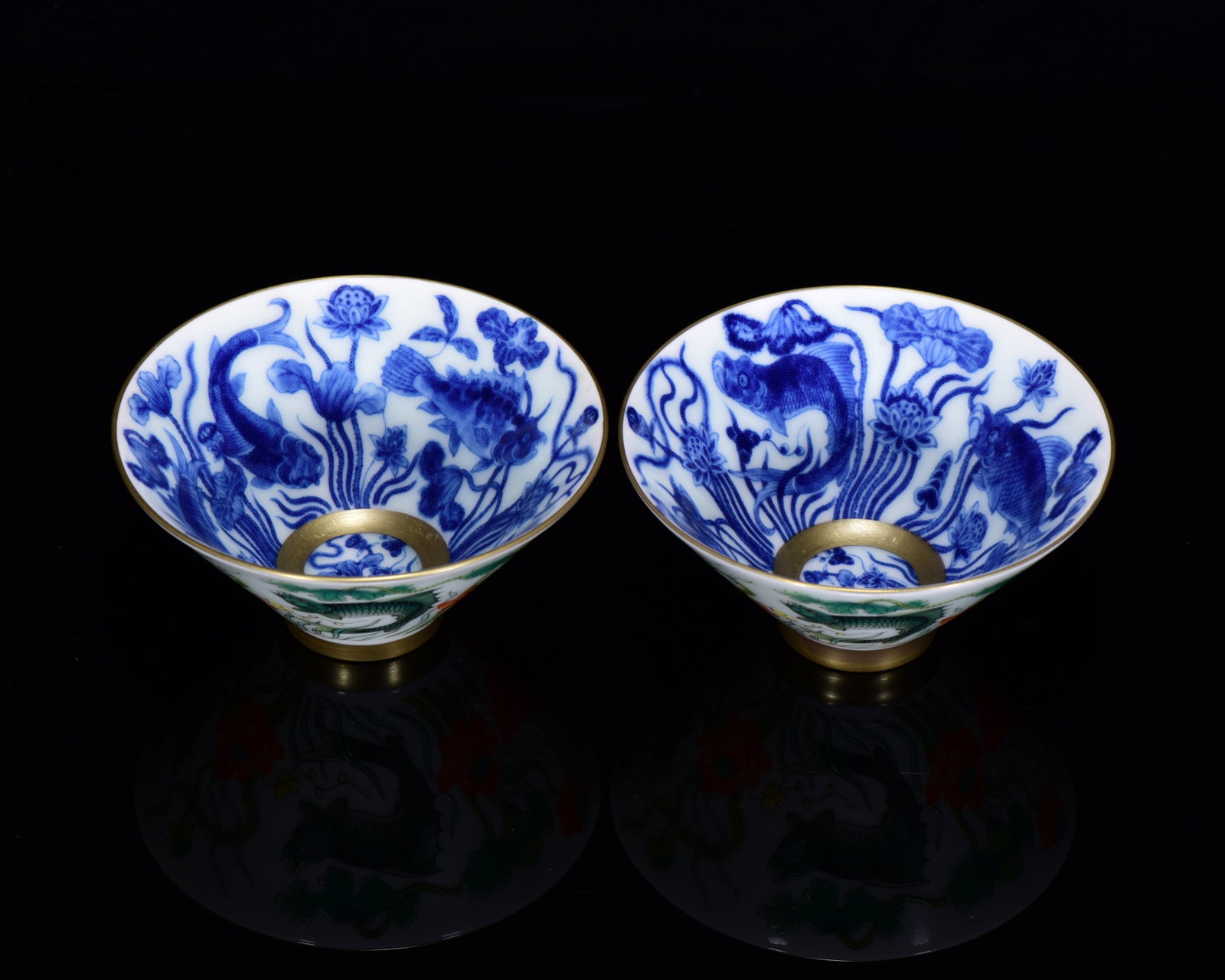 A Pair Gilt Gold Famille Rose+Blue And White Porcelain Cup Fish Lotus - 3